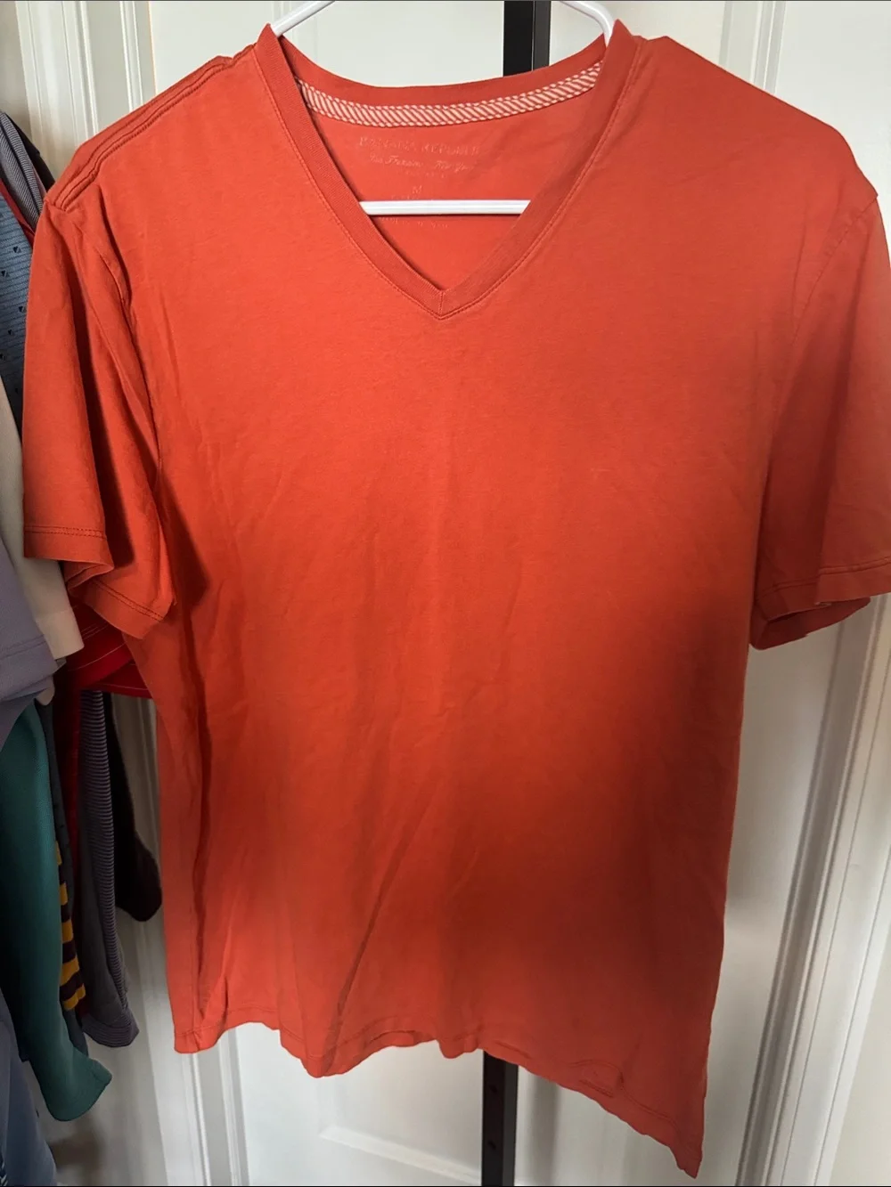 Banana Republic Men's Orange V-Neck Short Sleeve Tee